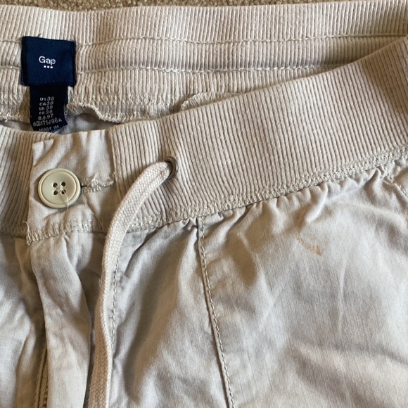 GAP Shorts - Picture 3 of 4